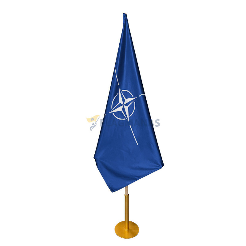 Blizgi reprezentacinė NATO vėliava